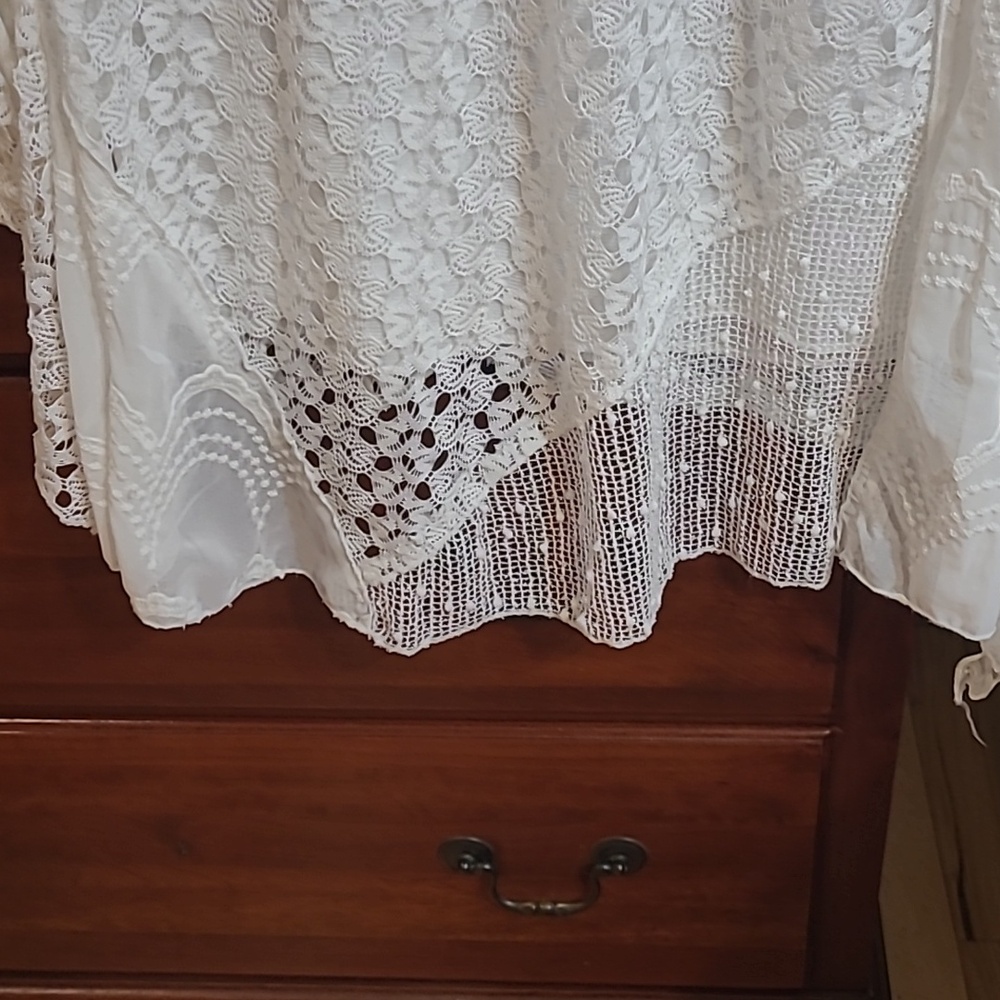 Simply Couture Ivory Crochet Tunic - Picture 2 of 11